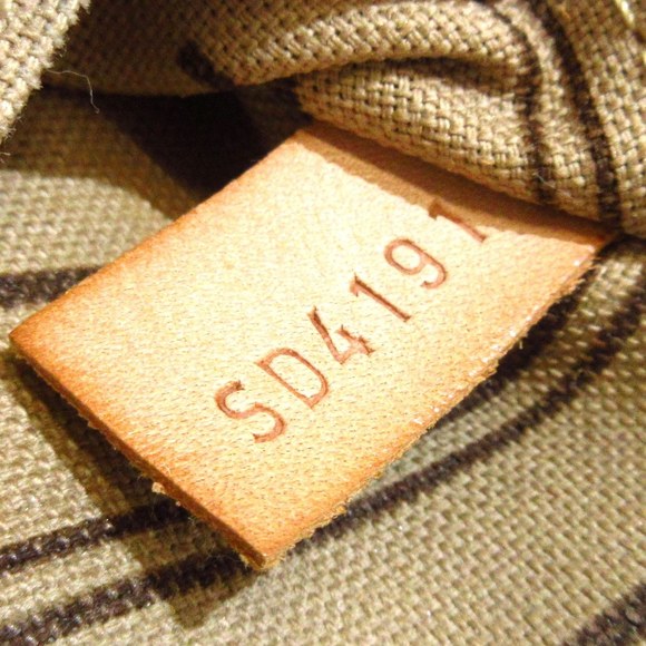 LOUIS VUITTON Neverfull MM Tote - Picture 7 of 13